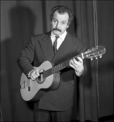 Si on fête en 2021, le centenaire de la naissance de Brassens, seriez-vous capable de compléter sa chanson « Le Gorille » ? 
« La décision du gorille est sans appel : il choisit le juge, l'emmène dans un maquis et lui ..."