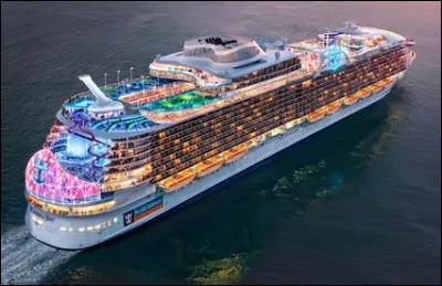 Quel est le nom du plus grand paquebot jamais construit qui sort bientôt (2022) du port de Saint-Nazaire ?