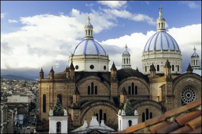Si vous vous baladez à Cuenca, vous êtes au/en ...