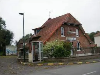 Nous sommes dans les Hauts-de-France, à Épénancourt. Village du Santerre, dans l'arrondissement de Péronne, il se trouve dans le département ...