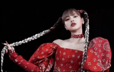 Dans quel clip Lisa est-elle habillée comme ça ?