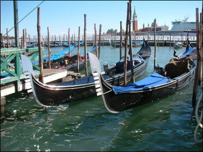 Les gondoles de Venise sont-elles obligatoirement noires ?