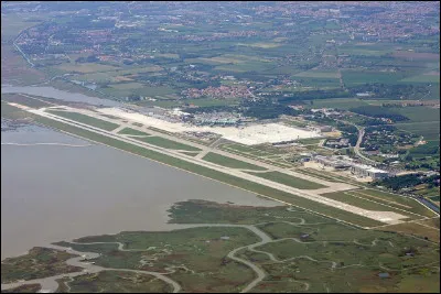 Quel est le nom de l'aéroport de Venise ?
