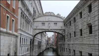 Pourquoi ''Le pont des Soupirs'' s'appelle-t-il ainsi ?
