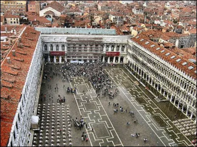 Quelle est cette place, au cur de Venise ?