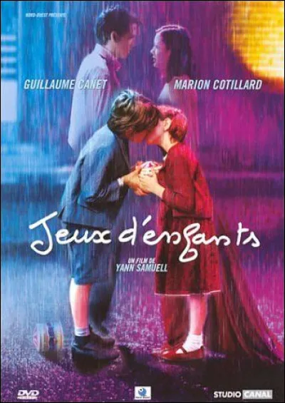 Dans le film "Jeux d'enfants" &agrave; quel jeu jouent Julien et Sophie ?