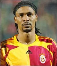 Quand il fait un contrle, la balle part  3 mtres. Mais ce soir de 98, lors de Metz-OM, il enrhume trois marseillais dans un mouchoir de poche avant de marquer :