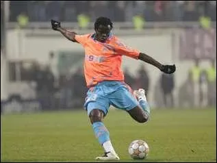 Un doubl contre le PSG en 2008/2009 ! Penalty pleine lucarne, puis coup franc supersonique, inoubliable pour ce joueur de l'OM qui multiplie les erreurs de marquage :