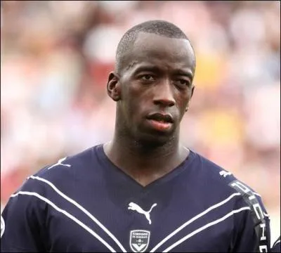 La finesse, c'est pas son truc... pourtant, lors de la demi-finale de coupe de la Ligue 2009 entre Bordeaux et Paris, il ajuste Landreau d'un lob exquis, c'est :