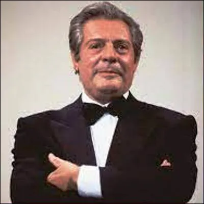 Quel r&eacute;alisateur russe a entre autres r&eacute;alis&eacute; les films "Soleil trompeur", distingu&eacute; &agrave; Cannes et aux Oscars, et "Les Yeux noirs", avec Marcello Mastroianni ?