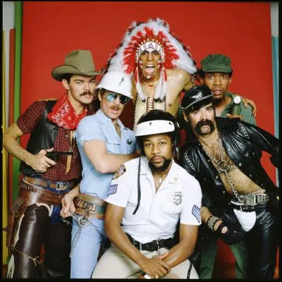 Pour quel tube le groupe Village People a-t-il pu tourner son clip sur une base militaire ?