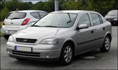 Dans quel film de science-fiction, de 2019, peut-on voir Tommy Lee Jones et Brad Pitt ?