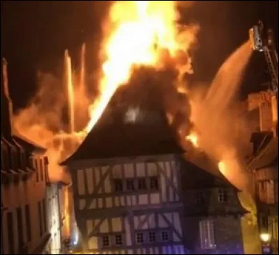 D'où vient le terme « sapeur » dans l'expression « sapeurs-pompiers » ?