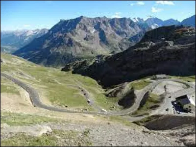 Dans quelle chaîne de montagnes se situe le col du Galibier ?