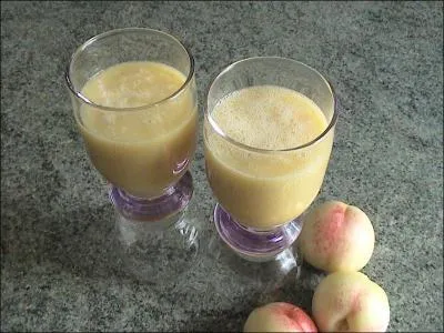 Le brugnon est souvent compar  une grosse prune. .