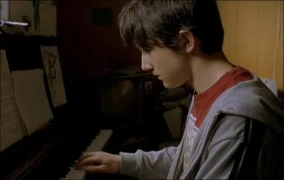 Quelle musique enttante de Beethoven le hros d' 'Elephant' joue-t-il au piano ?