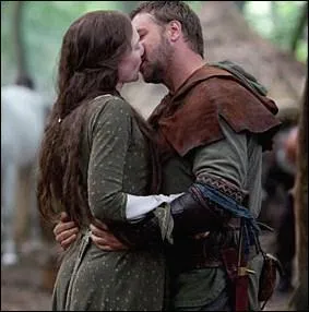 Dans la nouvelle version de R. Scott, Robin des Mois et Marianne dansent sur une version revisite  la mdivale de :