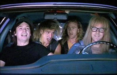 Le film 'Wayne's World' s'ouvre sur la scne o Mike Myers et ses potes chantent  tue-tte dans leur voiture ...