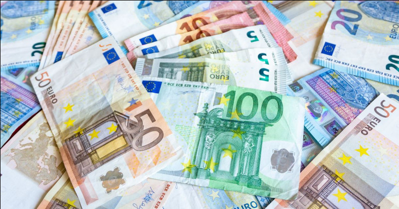 Depuis ___, l'euro est la première monnaie au monde pour la quantité de billets en circulation.