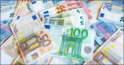 Depuis ___, l'euro est la première monnaie au monde pour la quantité de billets en circulation.