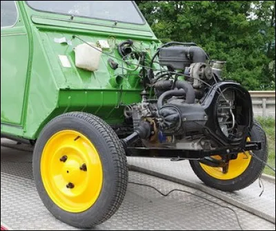 Quelle est la particularité de son moteur de 375 cm³ ?