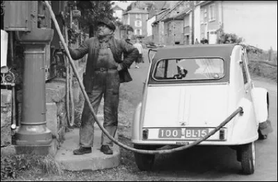 M. Boulanger directeur de l'époque exige une auto économique qui ne doit pas consommer plus de :