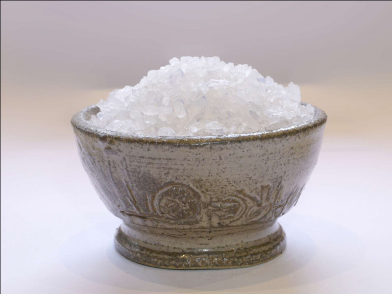 Dans la Rome antique, les légionnaires romains étaient parfois payés en sel, quel nom commun cela a-t-il fait naître de nos jours ?