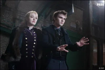 Comment Garrett surnomme-t-il le clan Volturi ?