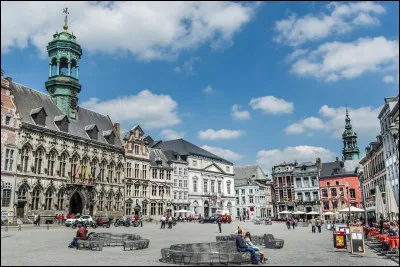 Quelle est cette ville francophone de Belgique, située en Wallonie, cité qui a connu la prospérité avec ses mines de charbons maintenant fermées d'où un chômage endémique très important ?