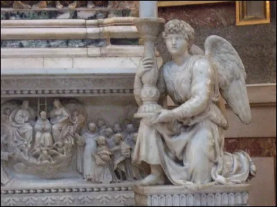 Quel peintre et sculpteur italien est l'auteur de cette statue en marbre ''Ange'' ?
