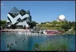 A ct de quelle ville se trouve le parc du Futuroscope ?