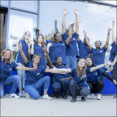 Où pouvons-nous acheter de quoi faire des activités ?
Indice : c'est faire une a_ _ _ _ n