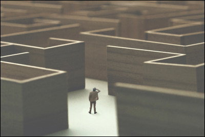 Traduis cette phrase en anglais : "Je ne sais pas, je, je suis perdue."