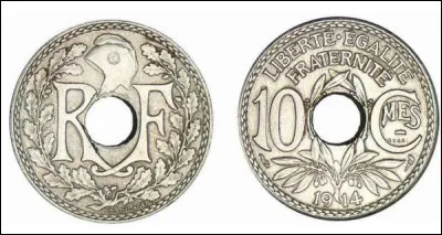 Le franc germinal se terminera en 1928 et laissera de nombreuses pièces derrière lui. Voici un exemple de pièce, type Lindauer, qui avait la caractéristique d'être trouée. 
Pour quelle raison, Lindauer a-t-il proposé cette version monétaire en février 1914 ?