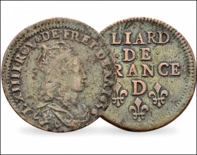 XVe siècle - Si le double tournois était de faible valeur, la pièce de monnaie suivante, le liard, l'était encore moins. Apparue sous Louis XI, la production du liard s'arrêta en 1792.
Quel roi est représenté sur la pièce ci-dessus ? 
(indice sur l'avers de la pièce)