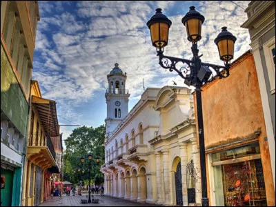 Le ''Gagá'' ou ''Gaggá'' est un rythme haitien, mais il est bien plus présent en République dominicaine. Quelle est la capitale de la République dominicaine ?