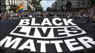 En Juillet 2016, Lady Gaga apporte son soutien à ''Black Lives Matter''. Quel est le nom du noir-américain dont la mort a donné un écho mondial à ce mouvement ?