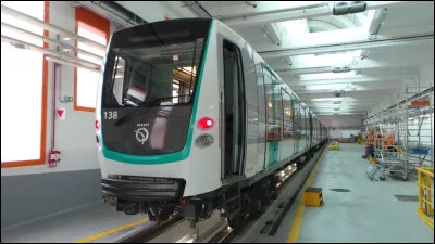 Quelle ligne va de la Mairie de Montreuil jusqu'au Pont de Sèvres ?