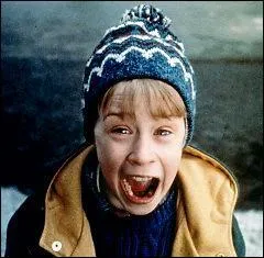 Avec qui Kevin se lie d'amit dans Maman, j'ai encore rat l'avion ?