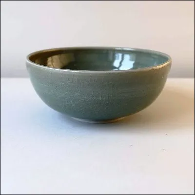 Quel nom de variante de vert est &eacute;galement le nom d�une c&eacute;ramique chinoise ?