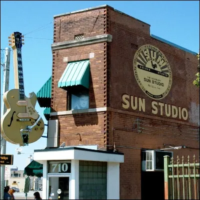 Dans quel &Eacute;tat des &Eacute;tats-Unis se trouve la ville de Memphis, li&eacute;e au blues et au rock�n�roll ?