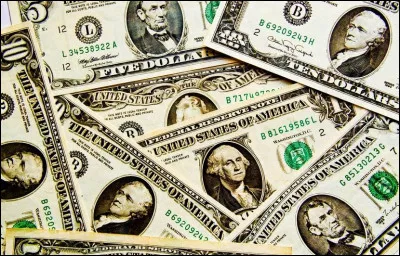 Qui est représenté sur le billet de 100 dollars ?