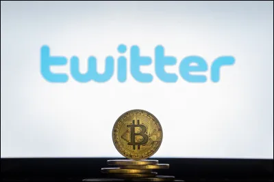 Deux annonces ont fait chuter la valeur des Bitcoins. Lune dentre elles est un tweet posté le 12 mai 2021 :