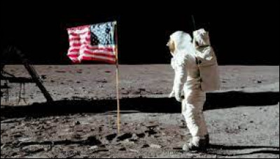 Quel astronaute est le premier homme a posé le pied sur la Lune le 20 juillet 1969 ?