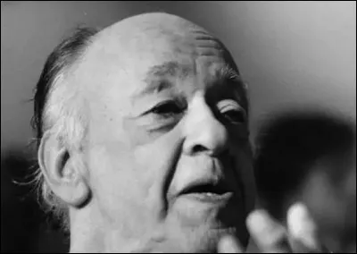 Qui est ce dramaturge, auteur de la pièce de théâtre ''Les Chaises'' ?