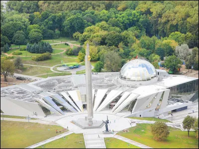 Le président de ce pays est Alexandre Loukachenko. Le Musée d'Histoire de la Grande Guerre nationale de __ est un musée situé dans la capitale. Quelle monnaie utilise-t-on si on veut se rendre dans ce pays ?