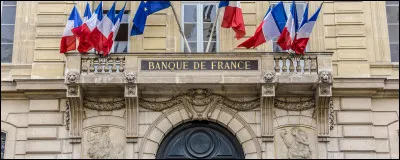 La banque centrale d'un pays produit de la monnaie...