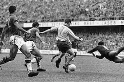 Quel pays remporte la Coupe du monde de football de 1958 ?