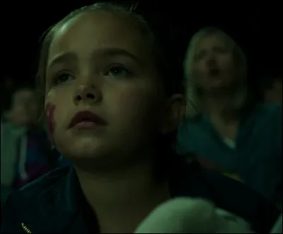 Comment Vicky meurt-elle dans le film ?