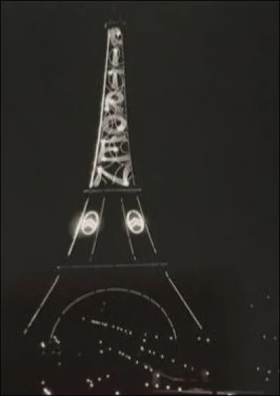 Elle sert aussi de tour publicitaire pour le constructeur des automobiles Citroën mais en quelle année ?